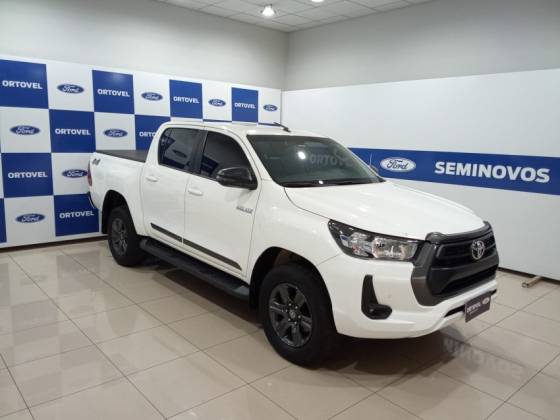 TOYOTA HILUX 2.8 D-4D TURBO DIESEL CD SR 4X4 AUTOMÁTICO TOYOTA HILUX 2.8 D-4D TURBO DIESEL CD SR 4X4 AUTOMÁTICO